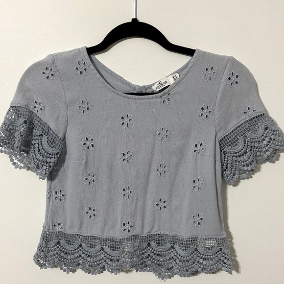 Hollister Button Up Back T-Shirt with Lace and Floral details - Picture 1 of 5